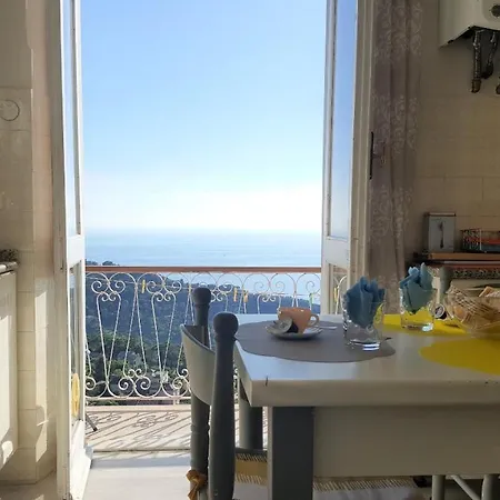 Un Balcone Tra Cielo E Mare *